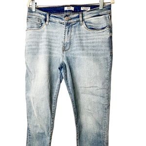 Kensie Distressed The Effortless Skinny Crop Size 8/29